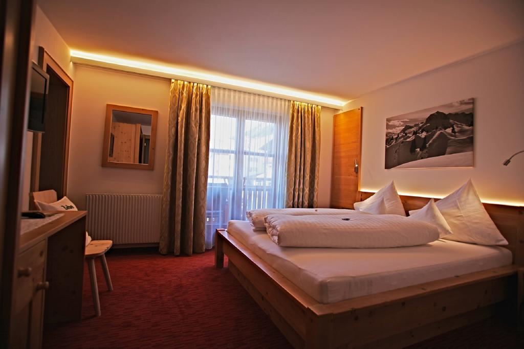 Pension Walserheim Hotel เลคอัมอาร์ลแบร์ก ภายนอก รูปภาพ