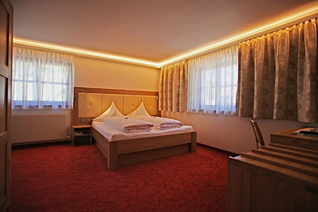 Pension Walserheim Hotel เลคอัมอาร์ลแบร์ก ภายนอก รูปภาพ