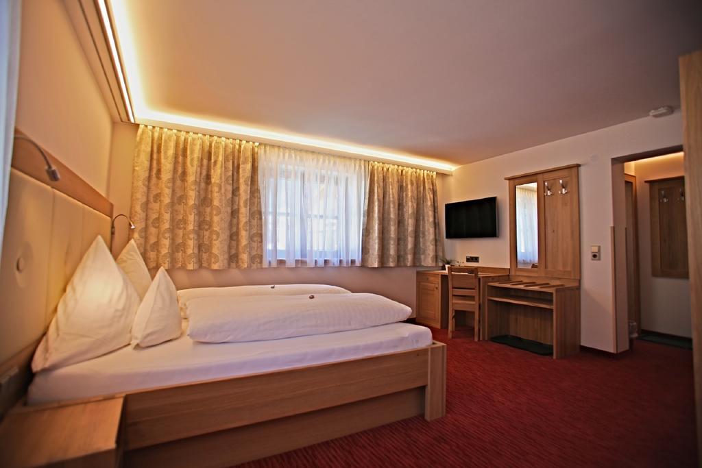 Pension Walserheim Hotel เลคอัมอาร์ลแบร์ก ภายนอก รูปภาพ