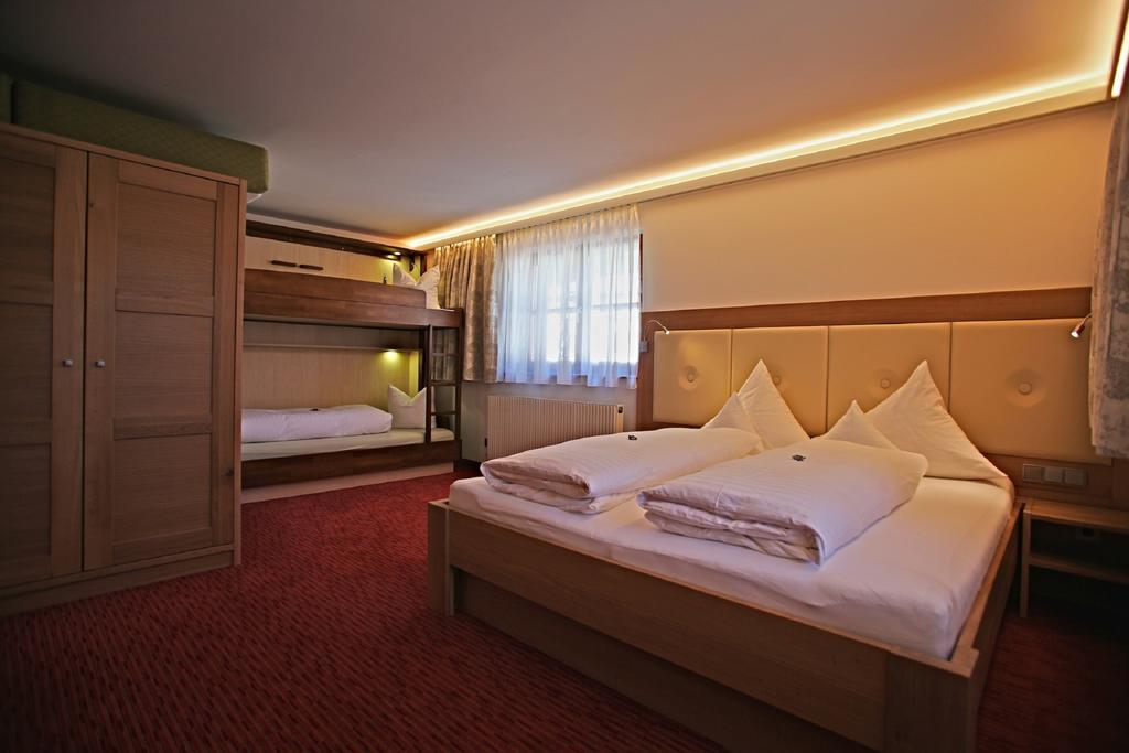 Pension Walserheim Hotel เลคอัมอาร์ลแบร์ก ภายนอก รูปภาพ