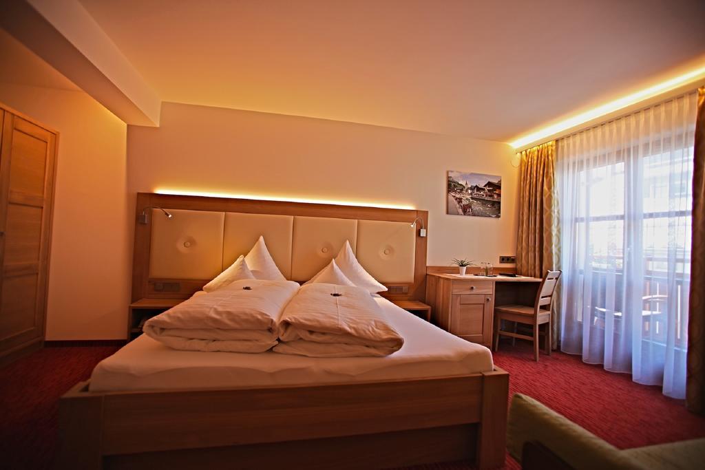 Pension Walserheim Hotel เลคอัมอาร์ลแบร์ก ภายนอก รูปภาพ